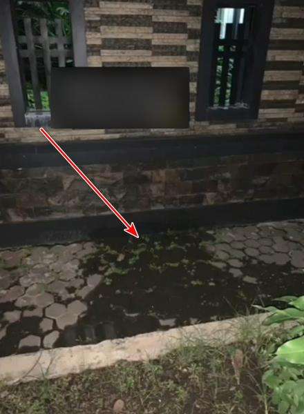 Padahal ada minimarket di seberang rumah. Padahal ada minimarket di seberang rumah.