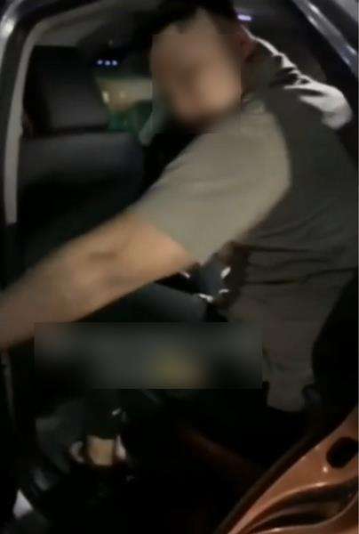 Ketangkap basah langsung kabur pelakunya. Ketangkap basah langsung kabur pelakunya.