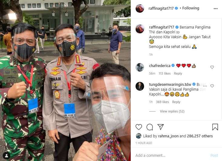 Raffi Ahmad disuntik vaksin