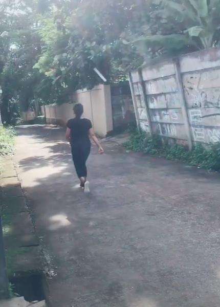 Cewek ini juga jadi korban jalan buntu.