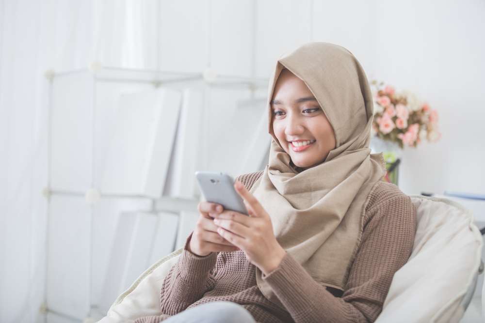 Menggunakan Ponsel