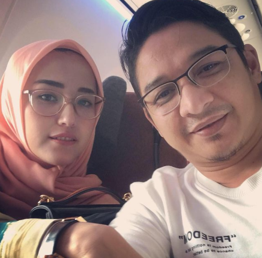 Seleb menikahi pramugari