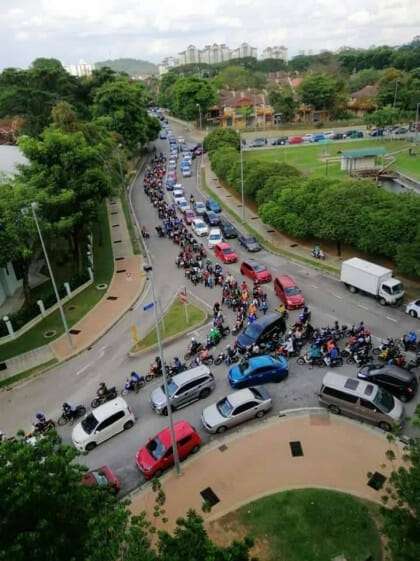 Kondisi pembagian ayam potong gratis