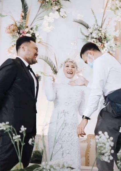 Viral suami izinkan istri peluk mantan untuk terakhir kalinya.