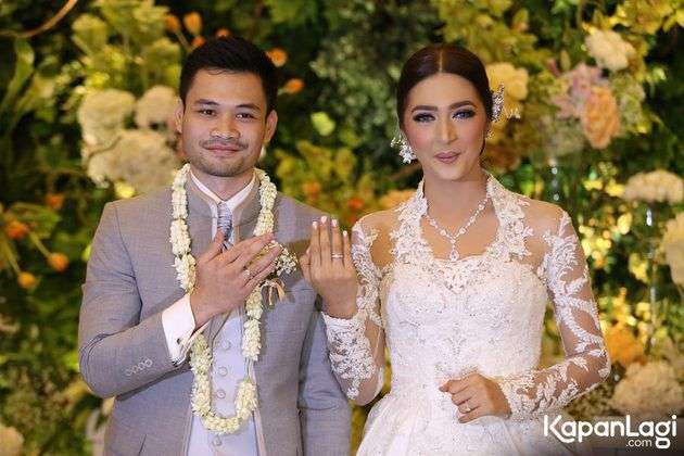 Pernikahan seleb Pernikahan seleb