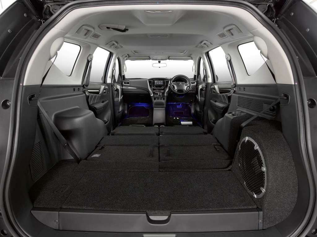 Pajero Sport Dakar Ultimate 4x2 Rockford Fosgate Edition