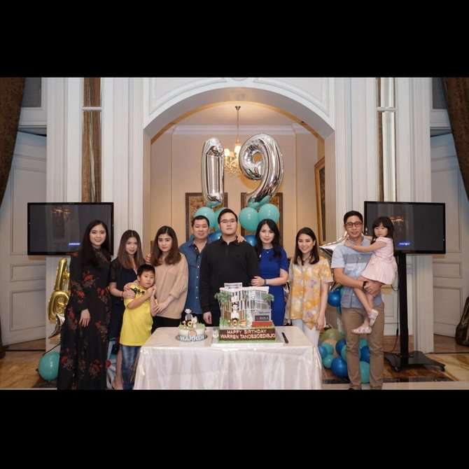 Warren Tanoesoedibjo dan keluarga