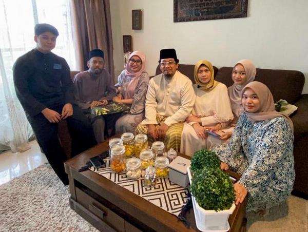 Empat dari tujuh anggota keluarga terkena Covid-19.