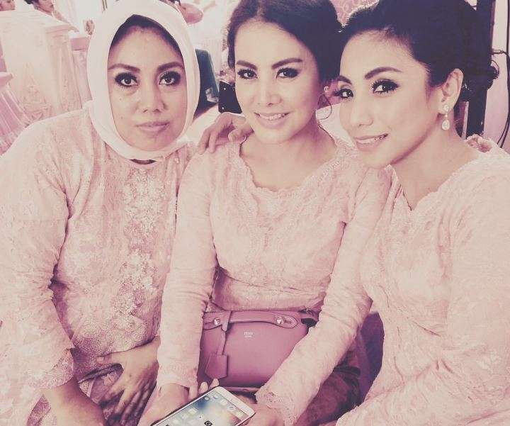 Siti bersama dua kakaknya