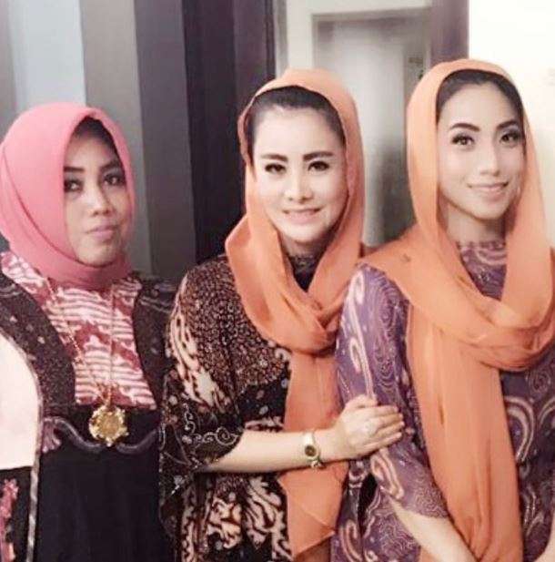 Siti bersama dua kakaknya