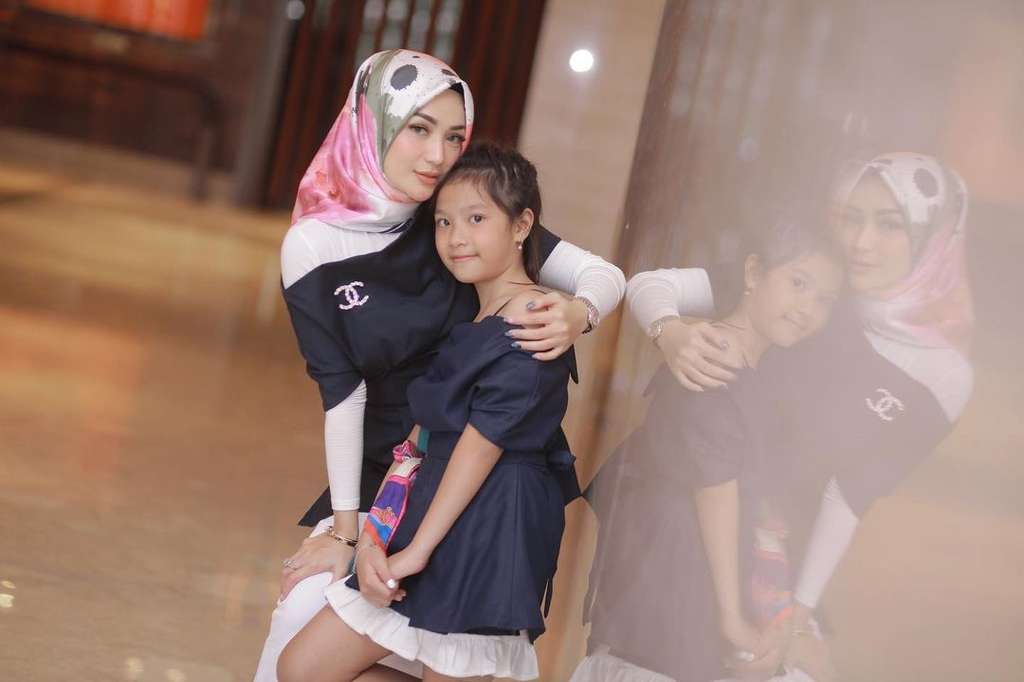 Imel dan putrinya Imel dan putrinya