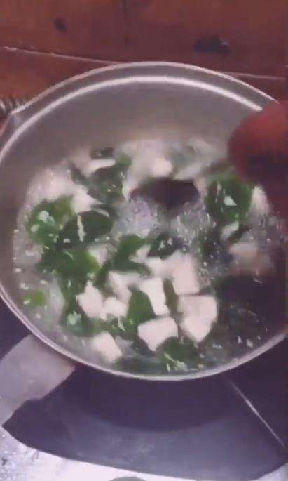 Cuma tersisa tahu kemarin, dimasak sama garam dan bawang.