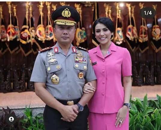 Komjen Agung Budi Maryoto dan Istri