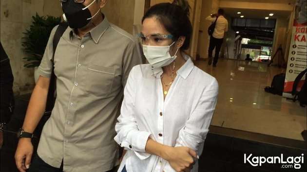 Gisella saat wajib lapor