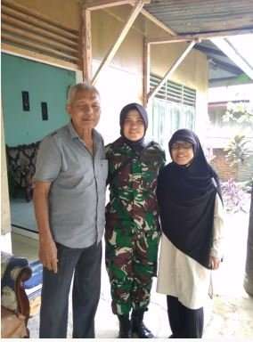 Desi dan keluarga