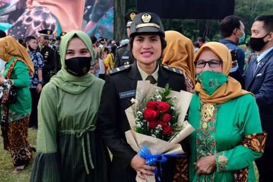 acara kelulusan desi