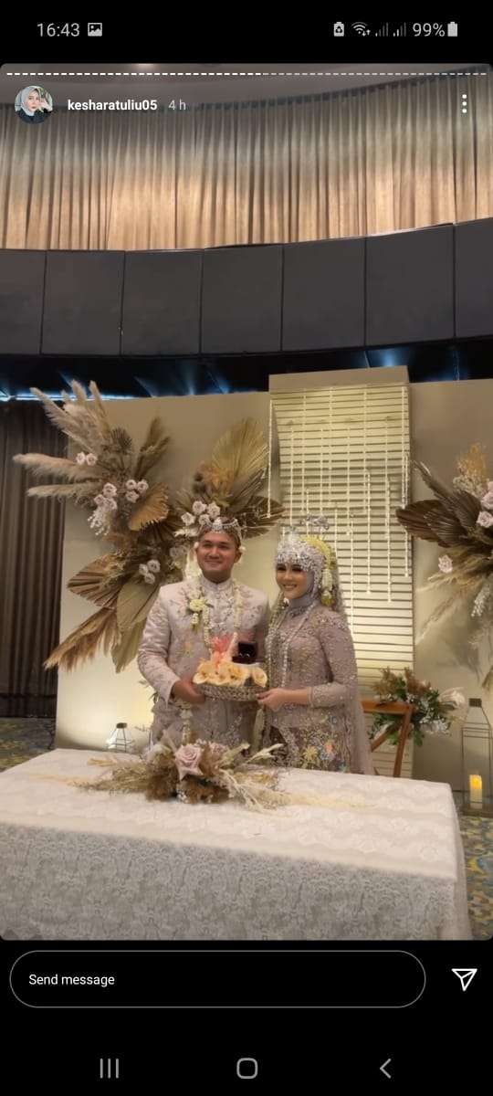 Pernikahan Kesha Ratuliu dan Adhi Permana