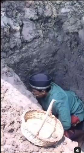 Anak lantunkan adzan untuk ayah Anak lantunkan adzan untuk ayah