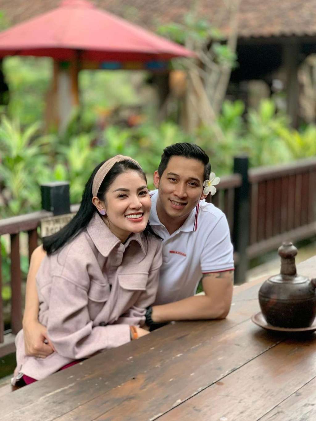 Nindy Ayunda dan suami (Foto : @nindyparasadyharsono)