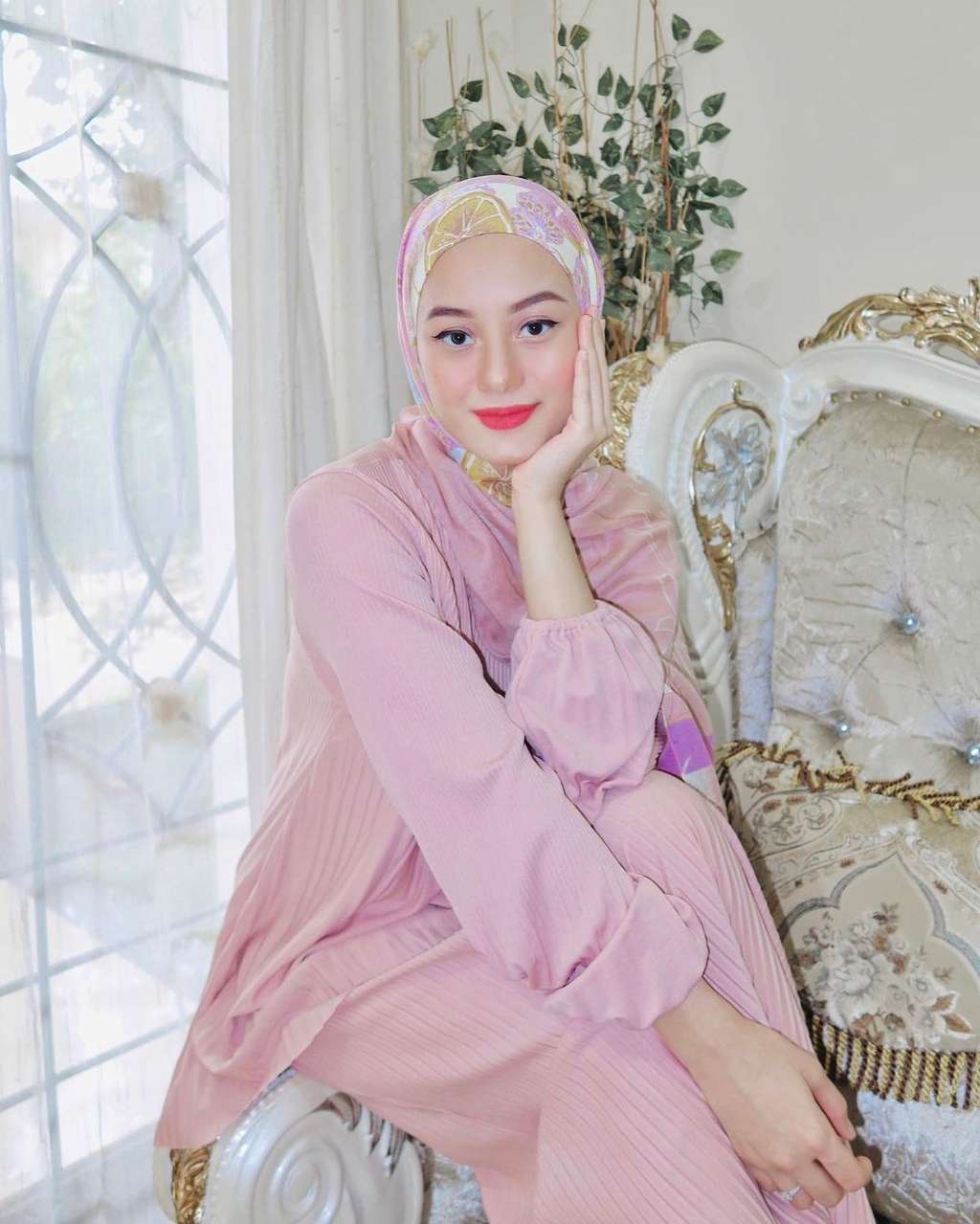 Dinda Hauw