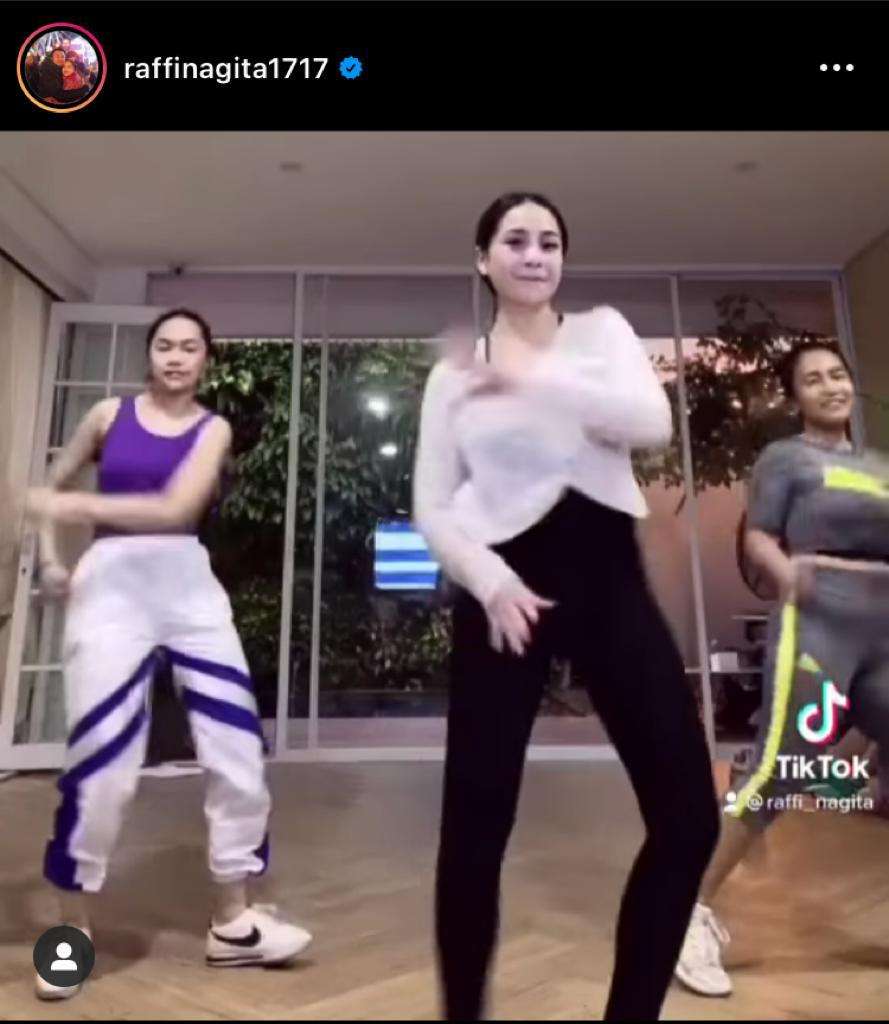 Nagita Slavina joget TikTok dengan teman-temannya