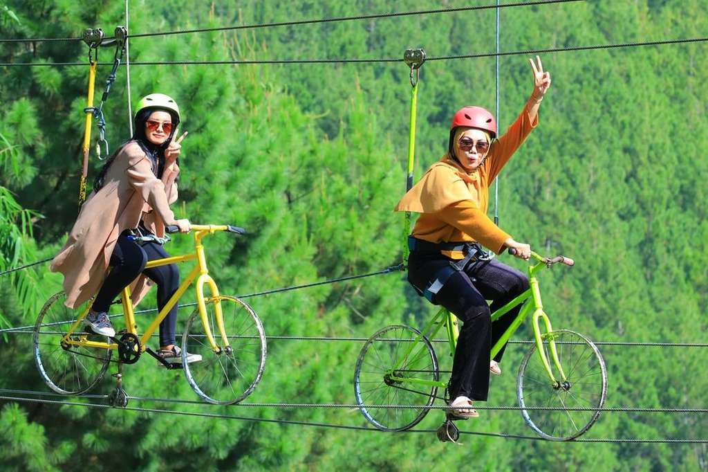 Ulfi Damayanti dan Elly Sugigi