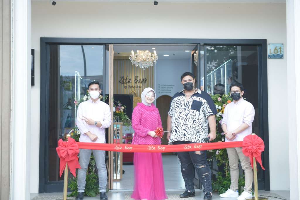 (Ki-ka) Xysco Anthony (Direktur Pemasaran Zeta Bags), Trisha Amanda Ardi Chas (Founder & Director Zeta Bags), Ivan Gunawan, Rommy (Direktur Marketing Zeta Bags)