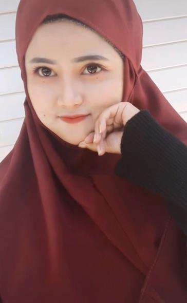 Tidak manja seperti cewek lainnya.