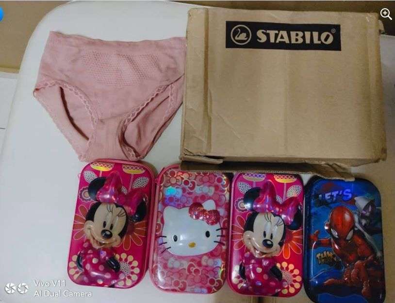 Paket dibungkus pakaian dalam wanita