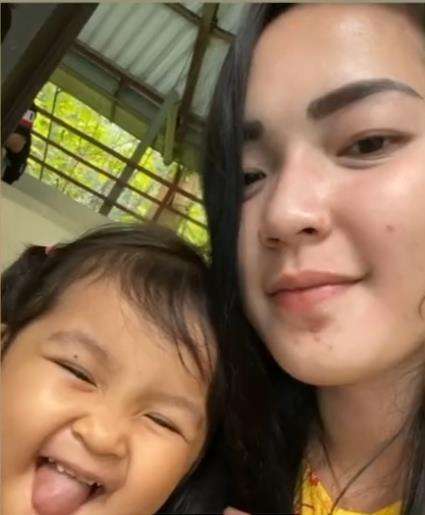 Intan berusaha melanjutkan hidupnya meski dimulai dari nol.