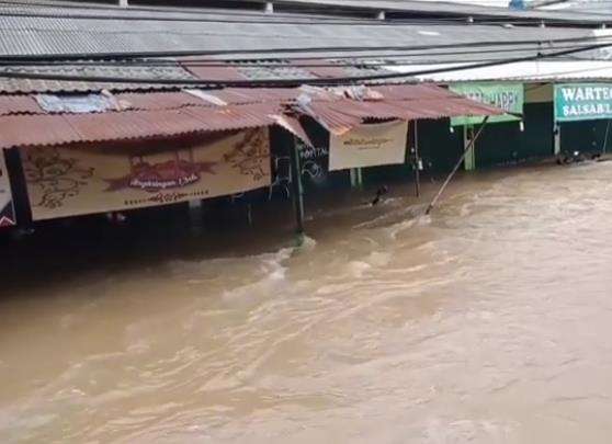 Sudah bukan perumahan, tapi sungai.