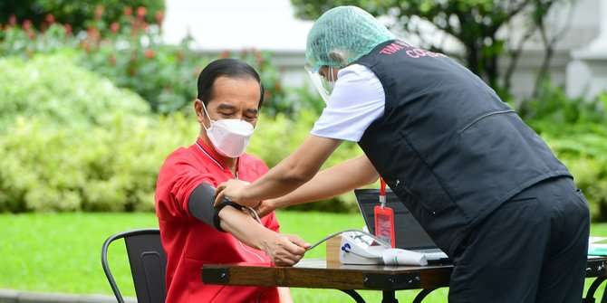 Jokowi jalani vaksin