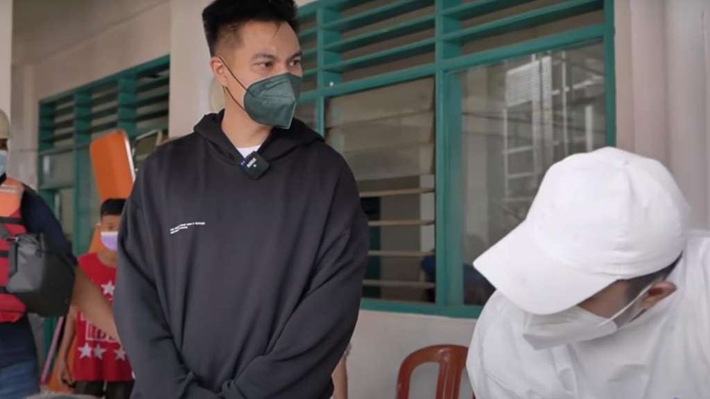 Baim Wong ikut evakuasi warga korban banjir