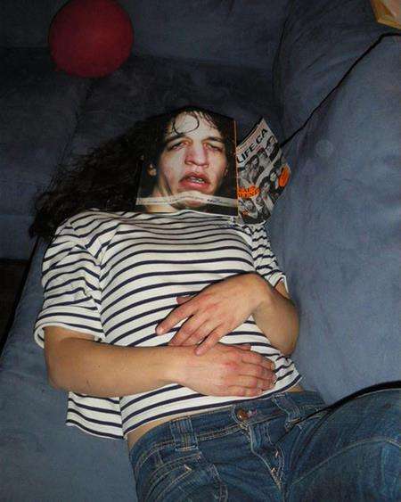 Ekspresi tidur yang aneh