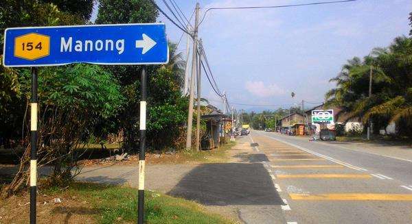 Jalan alternatif ini angker di waktu malam.