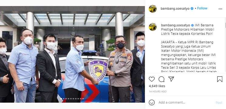 IMI dan Prestige Motors menghibahkan satu unit Tesla ke Korlantas Polri.