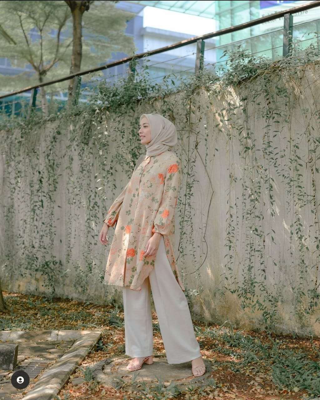 Padu Padan Tunik Ala Mega Iskanti