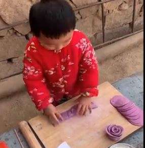 Bocah 8 tahun bikin roti