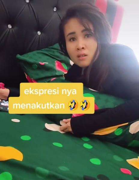 Ekspresi istri cemburu dengar suami dapat telpon dari cewek manja.