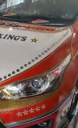 Mobil sultan, berlapis emas dan berlian di setiap jengkal bodinya.