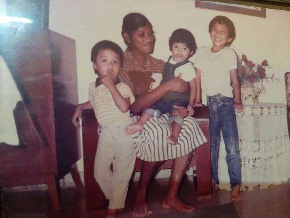 Kenangan masa kecil saat diasuh oleh Kak Mala.