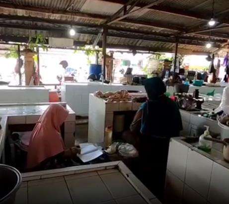 Aksi bocah ini mengundang haru netizen.