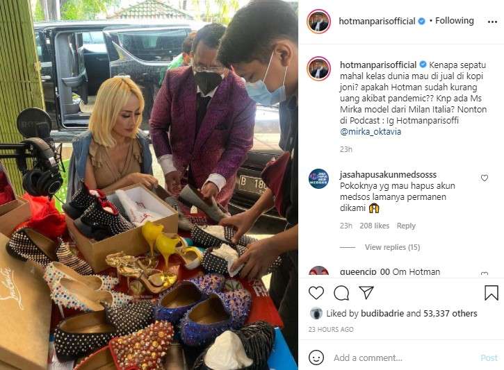 Hotman jual sepatunya