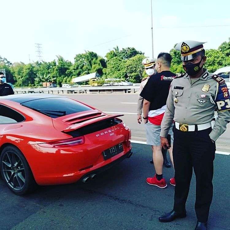 Pemberhentian Porsche