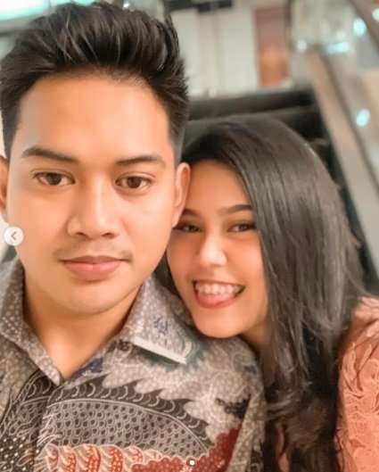 Astari dan Suami