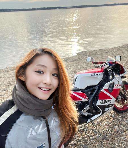 Bikers cantik asal Jepang bikin terpesona kaum adam.