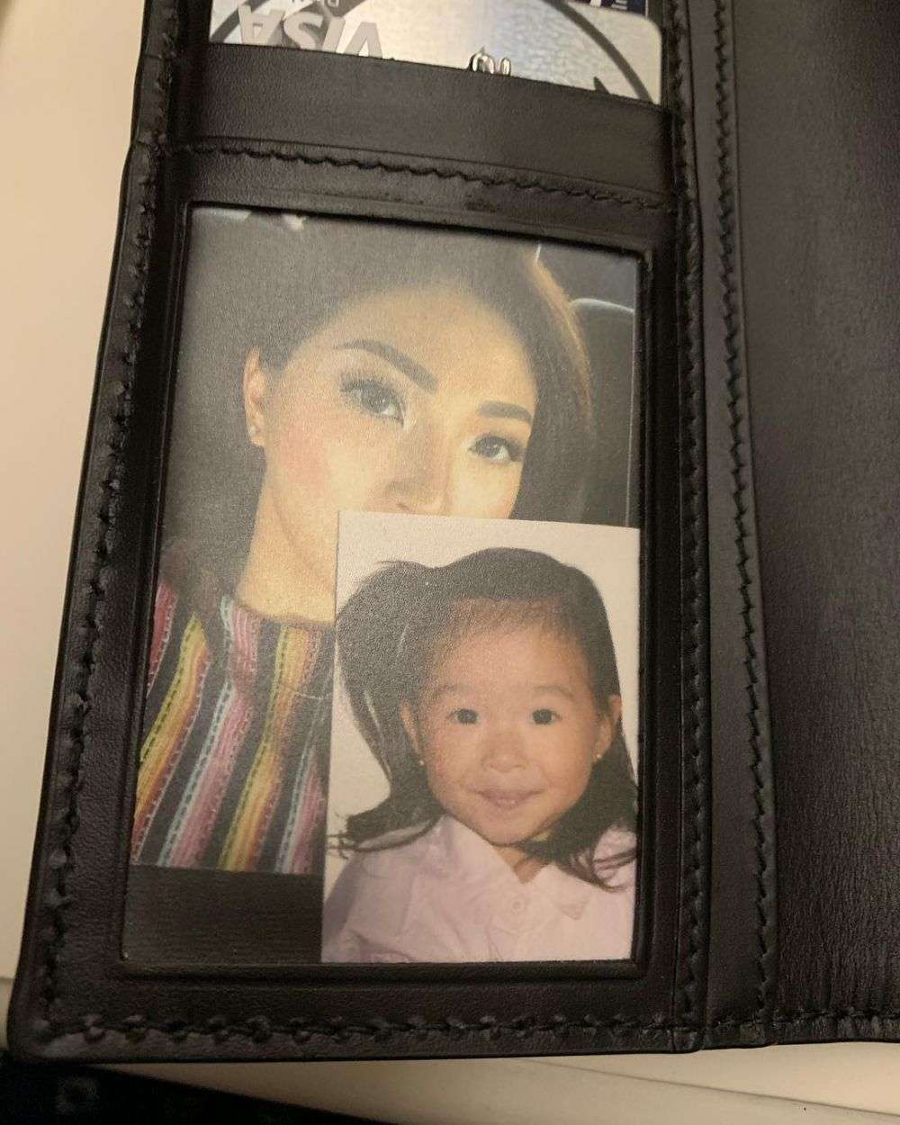 Foto Dalam Dompet