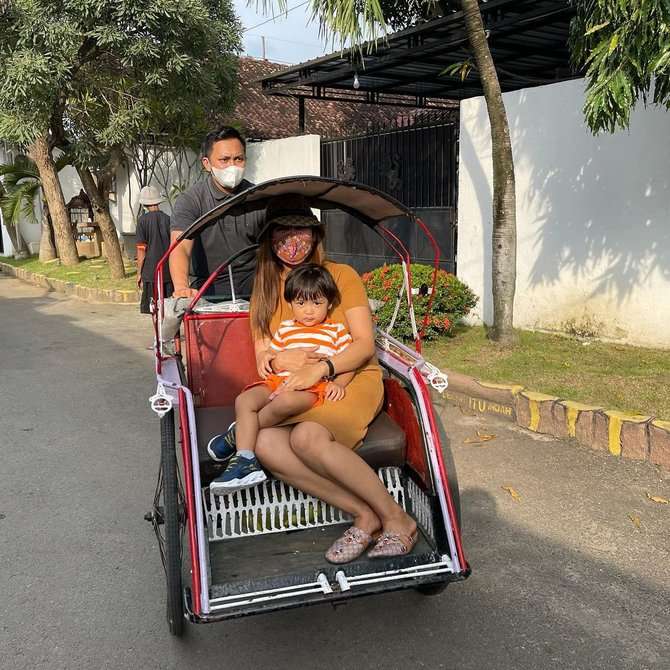Briptu Eka dan anaknya