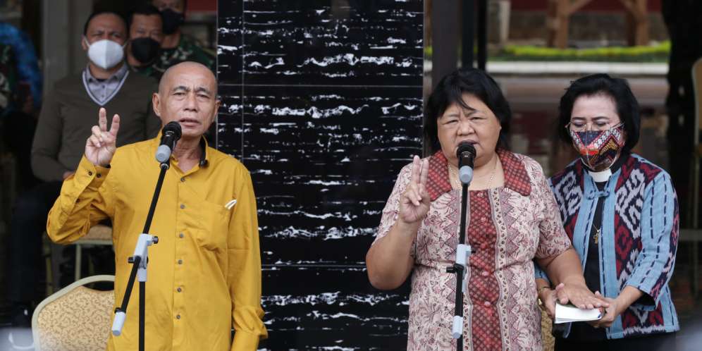 Orangtua Aprilia Manganang