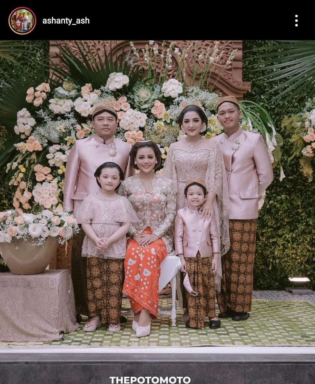 Acara Siraman Aurel Hermansyah